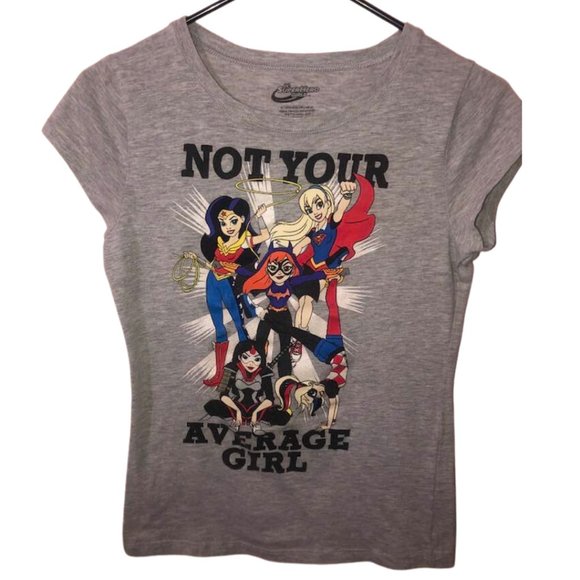 DC SUPERHERO GIRLS grey comic NOT YOUR AVERAGE GIRL tee-shirt size XL 14/16 - Picture 1 of 4